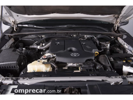 HILUX SW4 2.8 D-4D TURBO DIESEL SRX 7L 4X4 AUTOMÁTICO