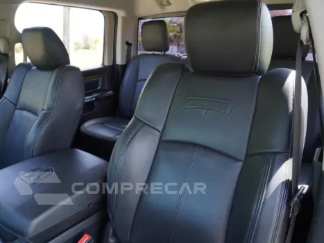 CLASSIC 5.7 V8 GASOLINA LARAMIE NIGHT EDITION CD 4X4 AUTOMÁT