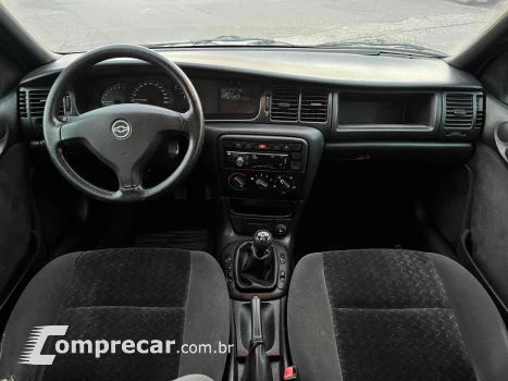 VECTRA 2.2 MPFI GLS 8V GASOLINA 4P MANUAL