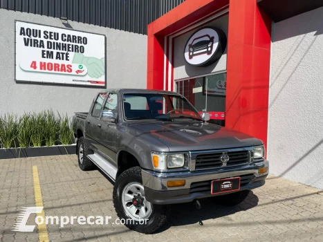 Toyota HILUX 2.8 SR5 4X4 CD 8V 4 portas