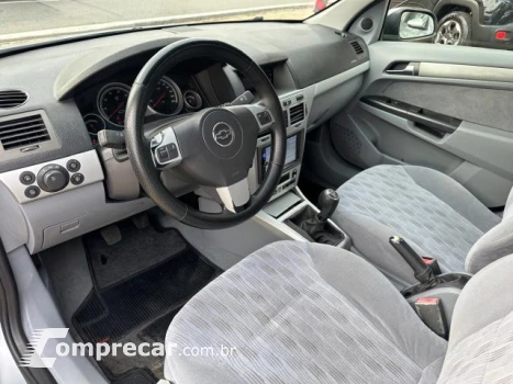VECTRA SEDAN - 2.0 MPFI ELEGANCE 8V 4P MANUAL