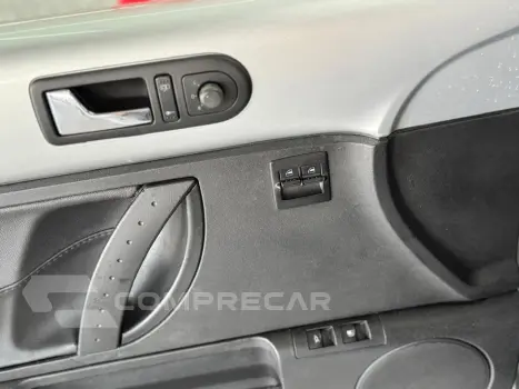 New Beetle 2.0 Mi 8V Gasolina 2P Automático