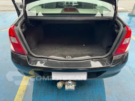 Clio Sedan