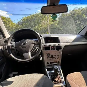 VECTRA SEDAN ELEGANCE