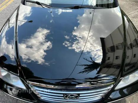 AZERA 3.3 MPFI GLS Sedan V6 24V