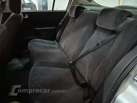 Megane Sedan Dynamique 1.6 16V (flex)