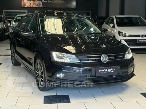 Volkswagen JETTA 2.0 TSI HIGHLINE 211CV GASOLINA 4P TIPTRONIC 4 portas