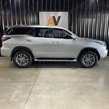 HILUX SW4 2.8 SRX 4X4 7 Lugares 16V Turbo Intercooler