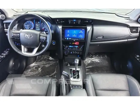 HILUX SW4 2.8 D-4D TURBO DIESEL SRX PLATINUM 7L 4X4 AUTOMÁTI