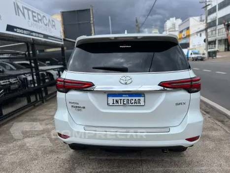 HILUX SW4 2.8 D-4d Turbo SRX 7L 4X4