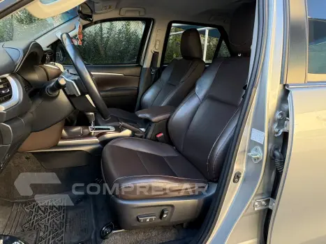 HILUX SW4 2.8 D-4d Turbo SRX 7L 4X4