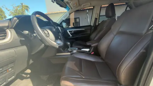 Hilux SW4 2.8 4P SRX 4X4 7 LUGARES TURBO DIESEL AUTOMÁTICO