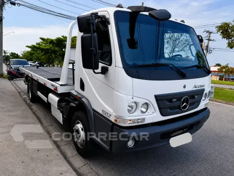 Accelo 1017 + Plataforma (Guincho)