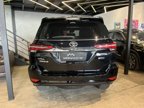 Hilux SW4 2.8 4P SRX 4X4 7 LUGARES TURBO DIESEL AUTOMÁTICO