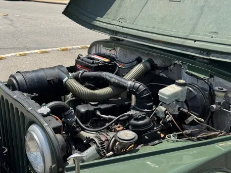 JEEP 2.6 6 Cilindros 12V