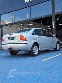 Focus Ghia Sed. 2.0 16V/ 2.0 16V Flex 4p