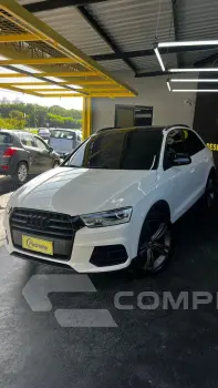 Audi Q3 1.4 4P 35 TFSI BLACK S LINE S-TRONIC AUTOMÁTICO 4 portas