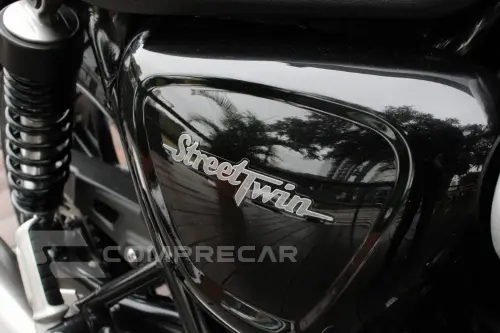 TRIUMPH STREET TWIN