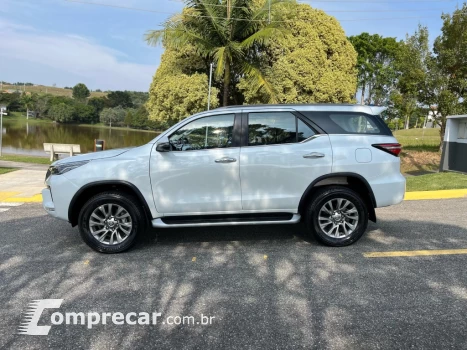 HILUX SW4 2.8 D-4D TURBO DIESEL SRX 4X4 AUTOMÁTICO