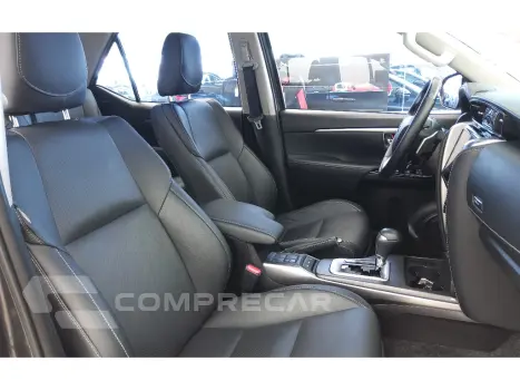 HILUX SW4 2.8 D-4D TURBO DIESEL SRX PLATINUM 7L 4X4 AUTOMÁTI