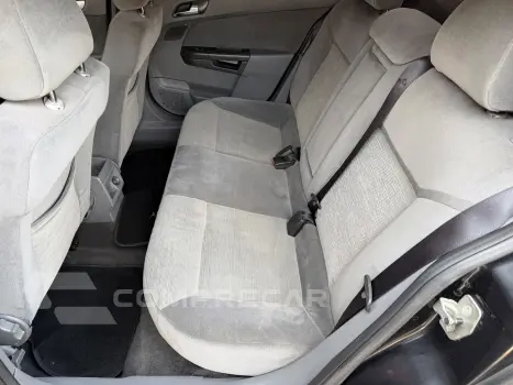 VECTRA 2.0 MPFI Elegance 8V