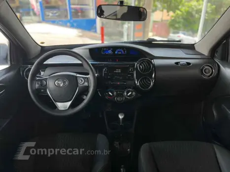 ETIOS 1.5 X PLUS SEDAN 16V FLEX 4P AUTOMÁTICO