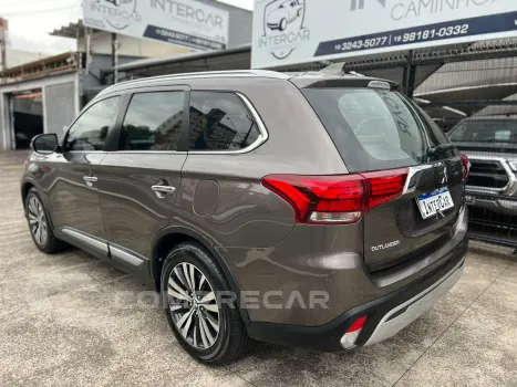 OUTLANDER 2.2 Mivec Di-d Hpe-s AWD