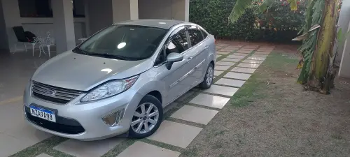 FORD New fiesta 4 portas
