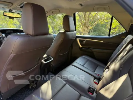 HILUX SW4 2.8 SRX 4X4 7 LUGARES 16V TURBO INTERCOOLER DIESEL
