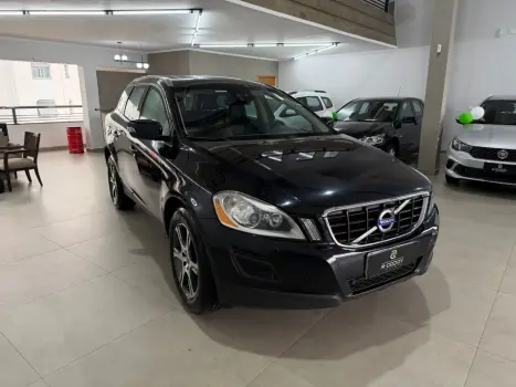 Volvo XC 60 2.0 T5  5p 4 portas