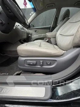 AZERA 3.3 MPFI GLS Sedan V6 24V