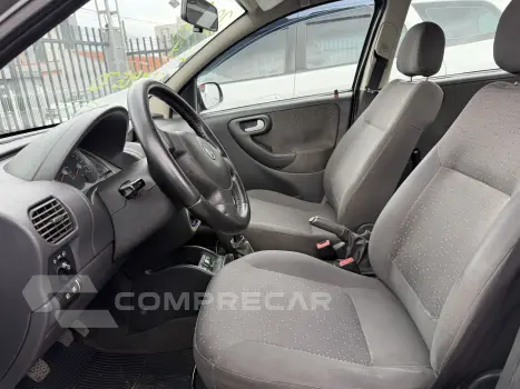 CORSA 1.4 MPFI Premium Sedan 8V