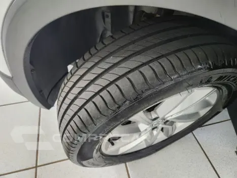 T-Cross 1.0 4P 200 TSI FLEX SENSE AUTOMÁTICO