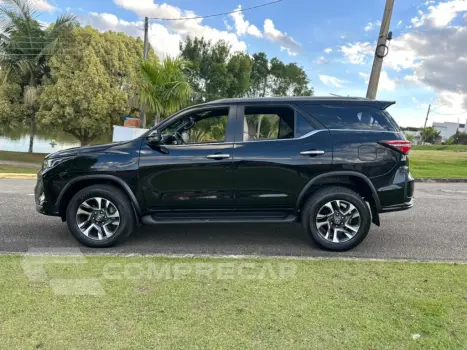 HILUX SW4 2.8 D-4D TURBO DIESEL DIAMOND 7L 4X4 AUTOMÁTICO