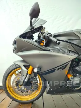 YAMAHA YZF R1