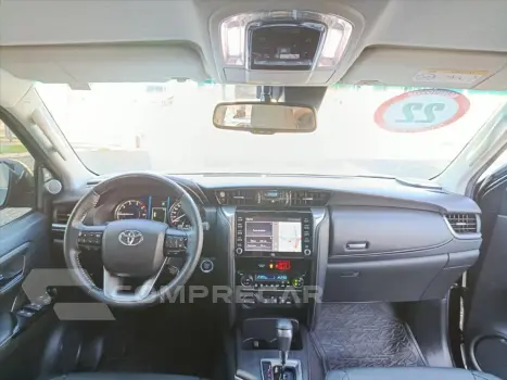 HILUX SW4 2.8 D-4D TURBO DIESEL SRX 7L 4X4 AUTOMÁ
