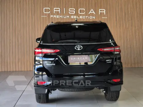 HILUX SW4 2.8 D-4D TURBO DIESEL SRX PLATINUM 7L 4X4 AUTOMÁTI