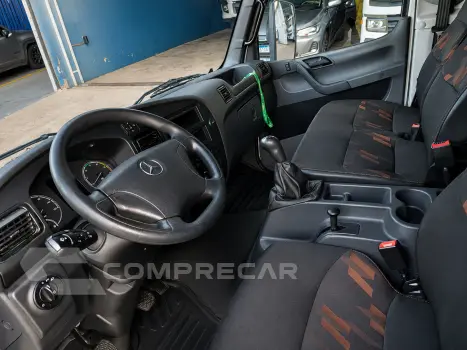 Accelo 1017 + Plataforma (Guincho)