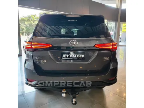 HILUX SW4 2.8 D-4D TURBO DIESEL SRX PLATINUM 7L 4X4 AUTOMÁTI