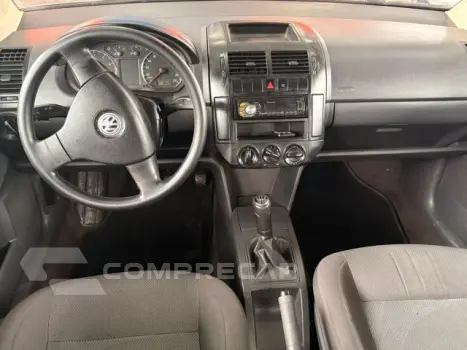 POLO SEDAN - 1.6 8V 4P MANUAL