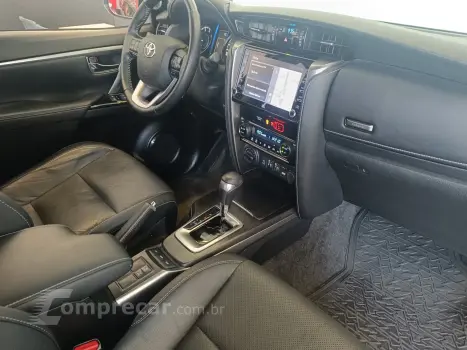 HILUX SW4 2.8 D-4D TURBO SRX 7L 4X4 AUTOMÁTICO