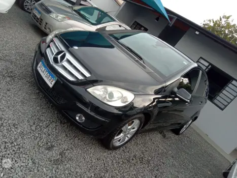 Mercedes-Benz B 180 1.7 4P AUTOMÁTICO 4 portas