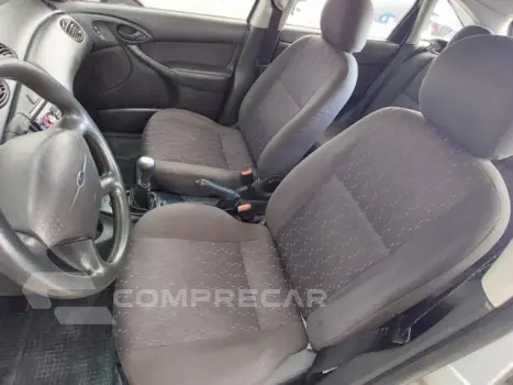 FOCUS HATCH - 1.6 8V 4P MANUAL