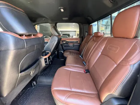 3500 6.7 Laramie Longhorn 4X4 CD 6 Cilindros Turbo