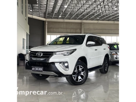 Toyota HILUX SW4 2.8 SRX DIAMOND 4X4 7 LUGARES 16V TURBO INTERCOOLE 4 portas