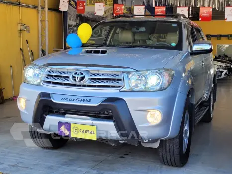 Hilux SW4 SRV D4-D 4x4 3.0 TDI Dies. Aut