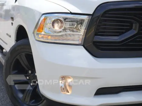 CLASSIC 5.7 V8 GASOLINA LARAMIE NIGHT EDITION CD 4X4 AUTOMÁT