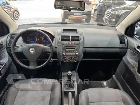 POLO SEDAN - 1.6 MI 8V 4P MANUAL