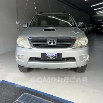 Hilux SW4 SRV D4-D 4x4 3.0 TDI Dies. Aut