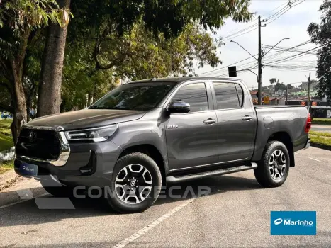 Toyota HILUX 2.8 D-4D TURBO DIESEL CD SRX 4X4 AUTOMÁTICO 4 portas